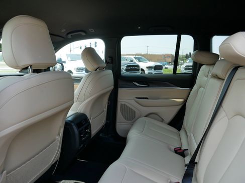 New 2025 Jeep Grand Cherokee Limited image 10