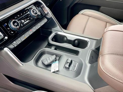 New 2026 GMC Sierra 2500 Denali w/ Denali Reserve Package AWD/4WD image 8