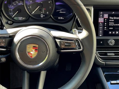 Certified 2025 Porsche Macan image 24