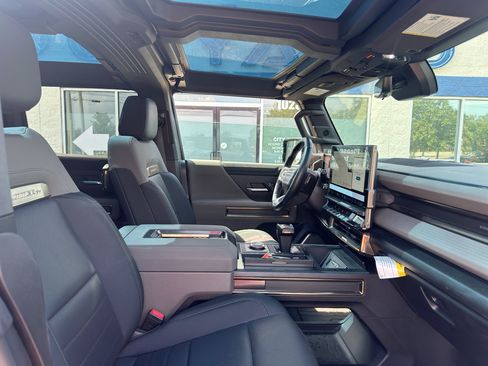 Used 2024 GMC Hummer EV 3X AWD/4WD image 10