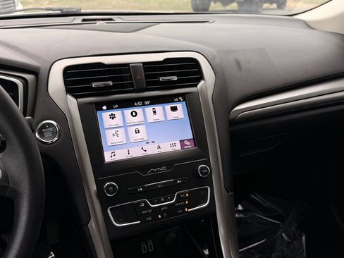 Used 2019 Ford Fusion SE FWD image 32