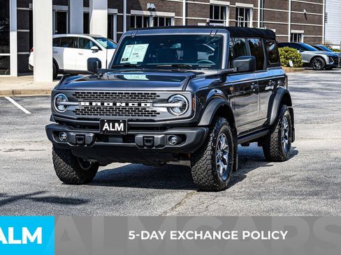 Used 2025 Ford Bronco Badlands image 3