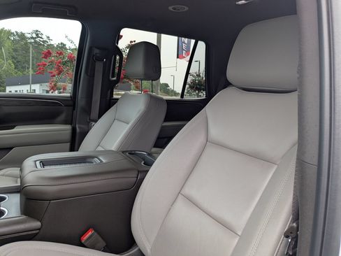 Used 2023 Chevrolet Tahoe Z71 w/ Z71 Off-Road Package AWD/4WD image 15