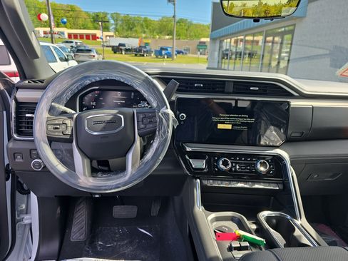 New 2026 GMC Sierra 2500 Denali w/ Technology Package AWD/4WD image 15