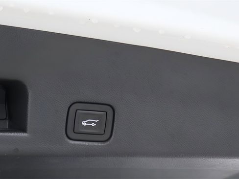 Used 2024 GMC Acadia AT4 image 29