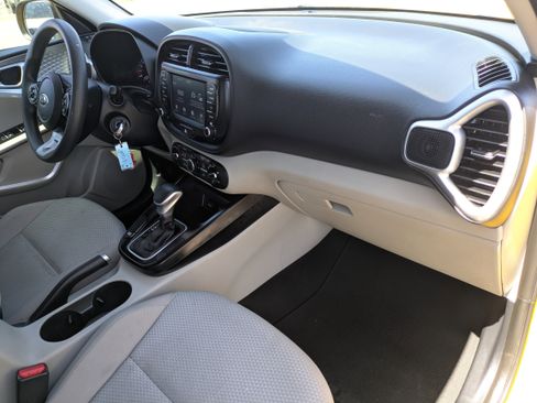 Used 2020 Kia Soul LX FWD image 13