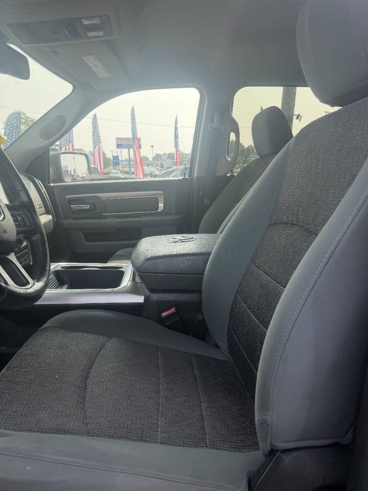 Used 2017 RAM 1500 Big Horn AWD/4WD image 3
