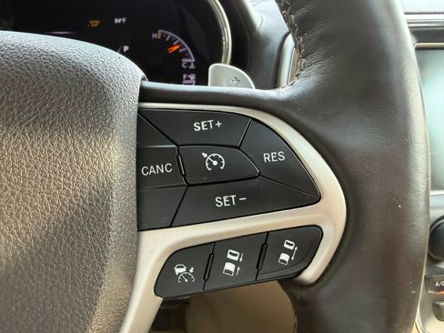 Used 2014 Jeep Grand Cherokee Overland w/ Advanced Technology Group AWD/4WD image 15