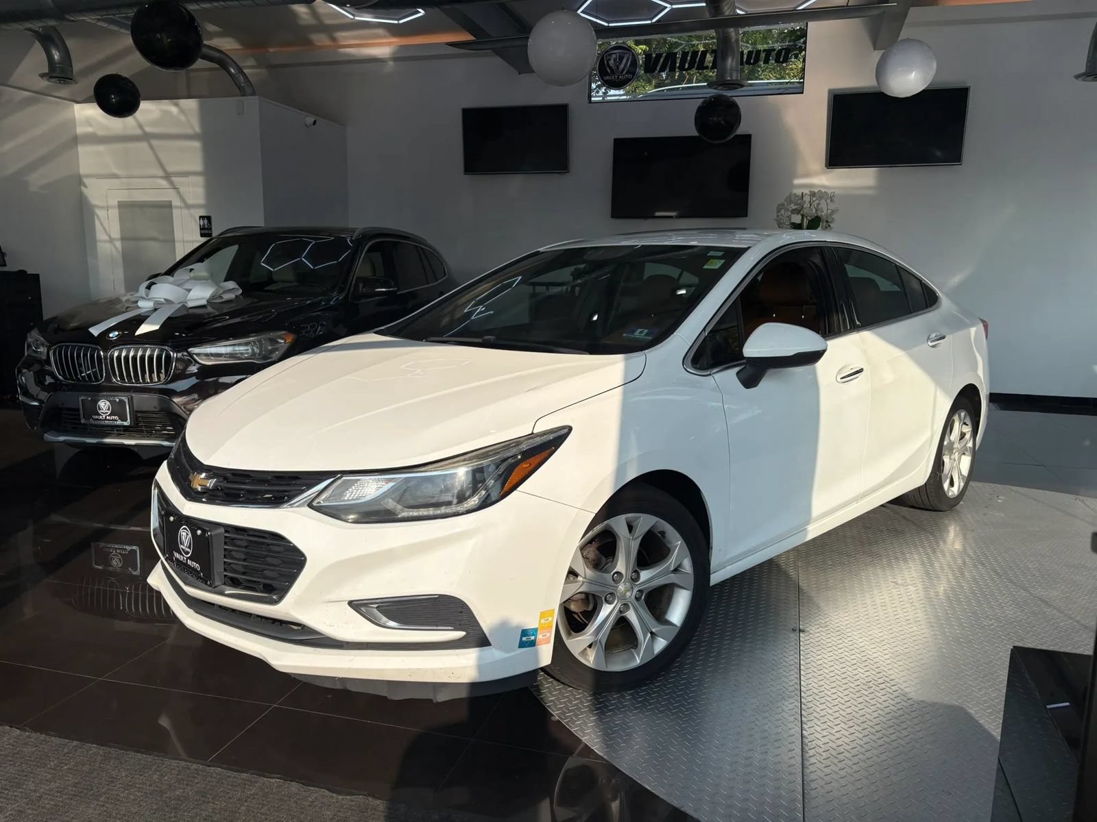 Used 2017 Chevrolet Cruze Premier FWD image 1