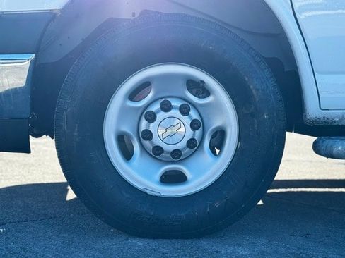 Used 2024 Chevrolet Express 2500 w/ Driver Convenience Package image 3