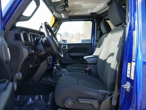 Used 2018 Jeep Wrangler Unlimited Sport image 13