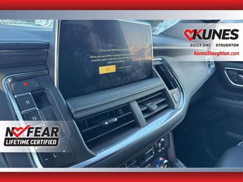 Used 2024 GMC Yukon SLT image 11