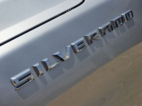Used 2020 Chevrolet Silverado 1500 Custom w/ Custom Value Package AWD/4WD image 8