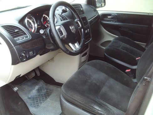 Used 2016 Dodge Grand Caravan American Value Package w/ UConnect Hands-Free Group FWD image 14