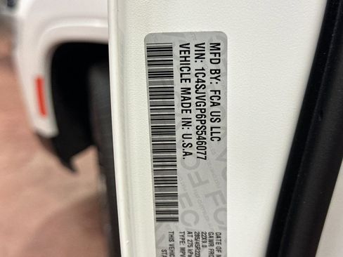 Certified 2023 Jeep Grand Wagoneer Series III image 29