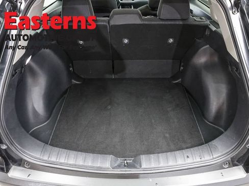 Used 2025 Toyota Corolla Cross LE FWD image 9
