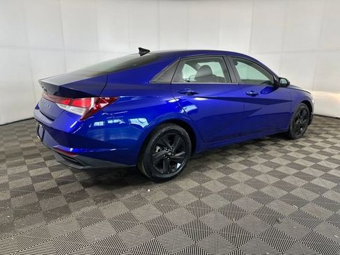 Used 2023 Hyundai Elantra SEL w/ Preferred Accessory Package image 3