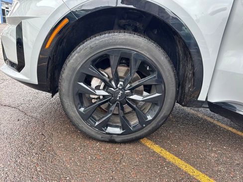 Certified 2023 Kia Sorento SX image 28