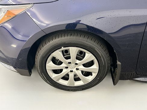 Used 2025 Toyota Corolla LE FWD image 11