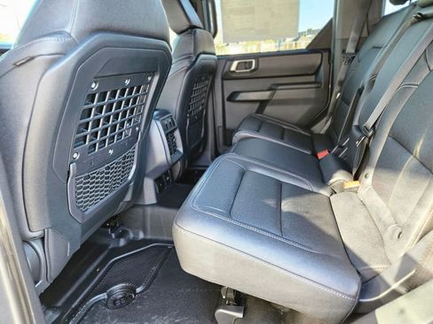 Used 2025 Ford Bronco Badlands image 14