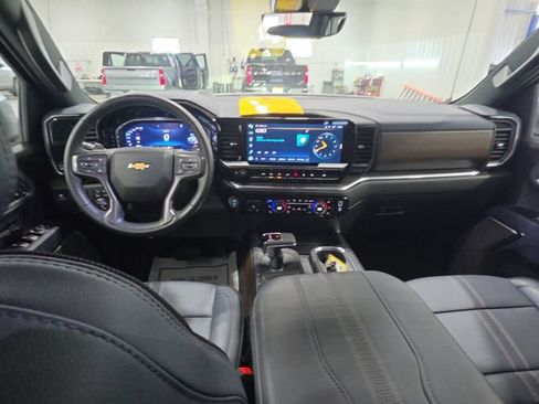 Used 2024 Chevrolet Silverado 1500 High Country w/ Technology Package AWD/4WD image 9