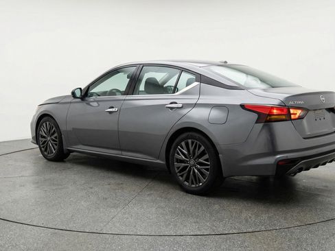 Used 2025 Nissan Altima 2.5 SV FWD image 6