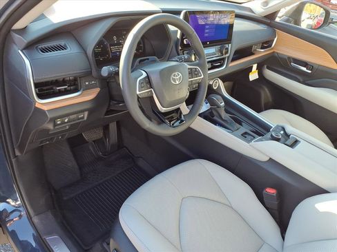 New 2026 Toyota Grand Highlander Platinum image 4