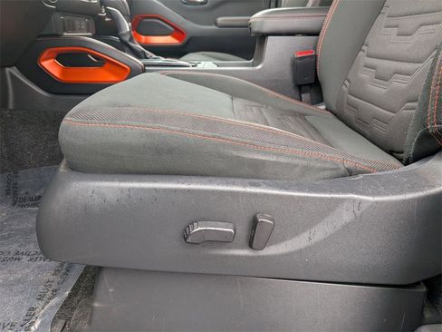 Used 2024 Nissan Frontier PRO-4X image 16