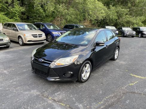 Used 2014 Ford Focus SE w/ SE Winter Package FWD image 1