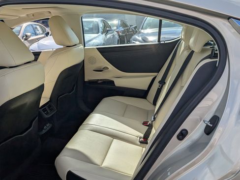 Certified 2022 Lexus ES 300h 300h image 14