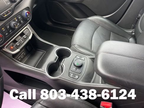 Used 2024 GMC Terrain SLT FWD image 25