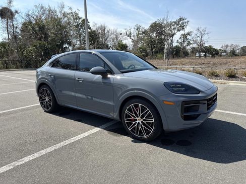 Used 2024 Porsche Cayenne S image 1