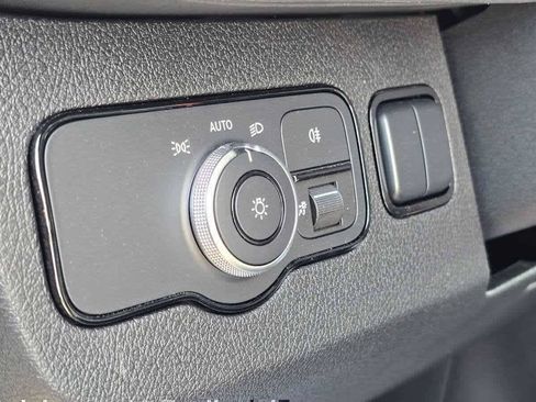 Used 2025 Mercedes-Benz Sprinter 2500 image 28