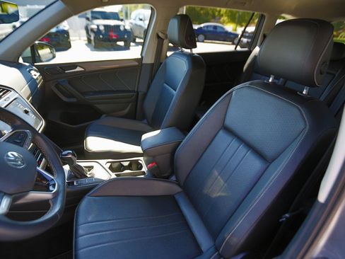 Used 2022 Volkswagen Tiguan SE FWD image 5