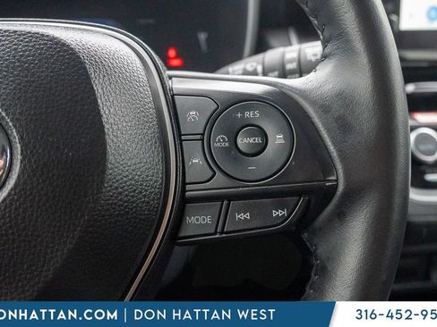 Used 2025 Toyota Corolla Cross XLE AWD/4WD image 11