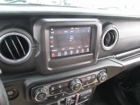 Used 2018 Jeep Wrangler Unlimited Sahara w/ Cold Weather Group image 18