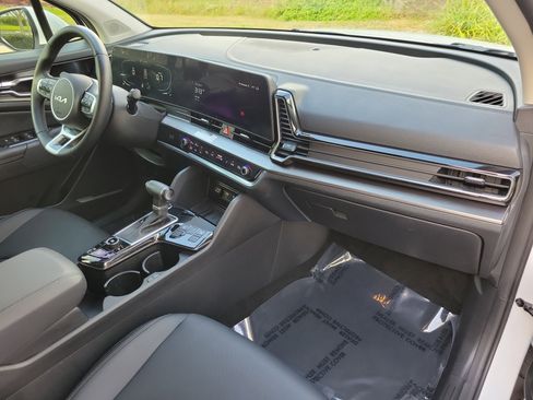 Used 2023 Kia Sportage EX image 11