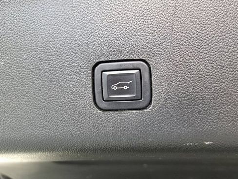 Used 2022 Chevrolet Traverse LT FWD image 31