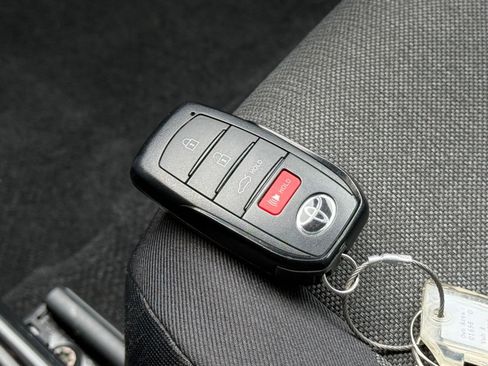 Used 2025 Toyota Camry LE image 21