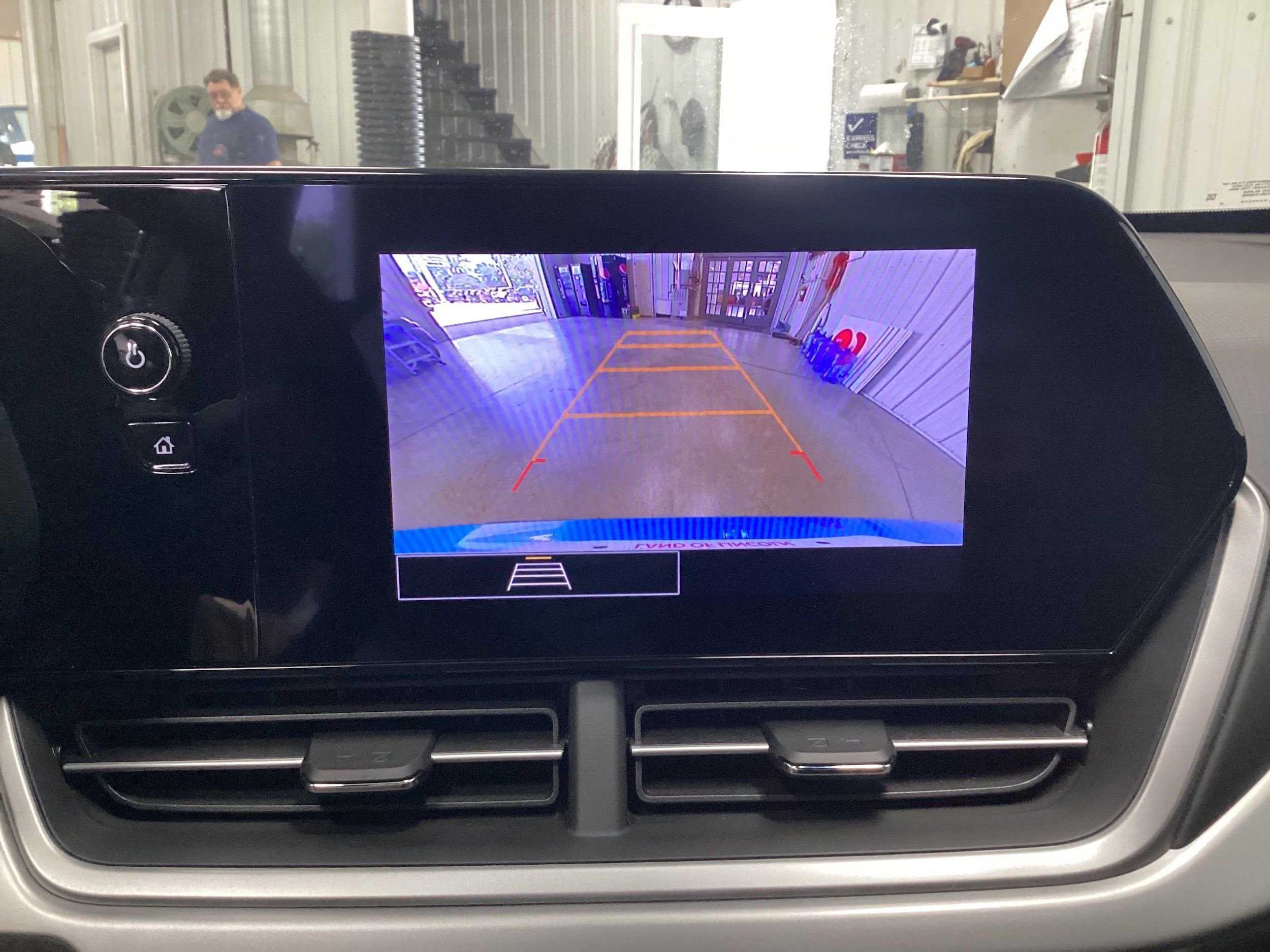 Used 2025 Chevrolet Trax RS FWD image 21