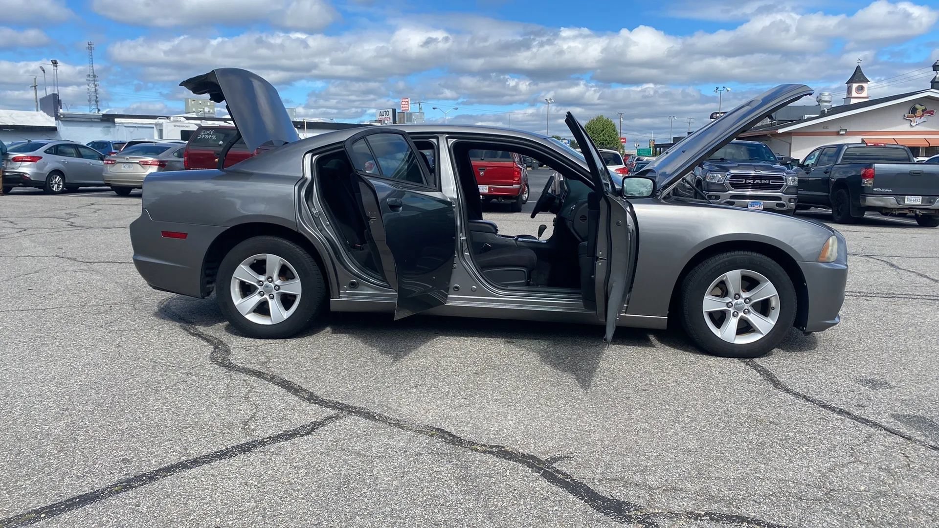 Used 2012 Dodge Charger SE RWD image 8
