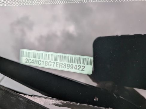 Used 2014 Chrysler Town & Country Touring FWD image 6