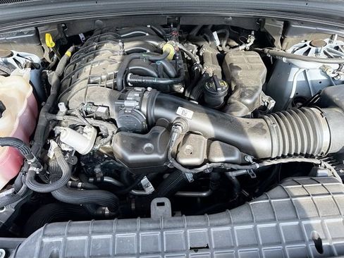 Used 2025 Jeep Grand Cherokee Laredo AWD/4WD image 29