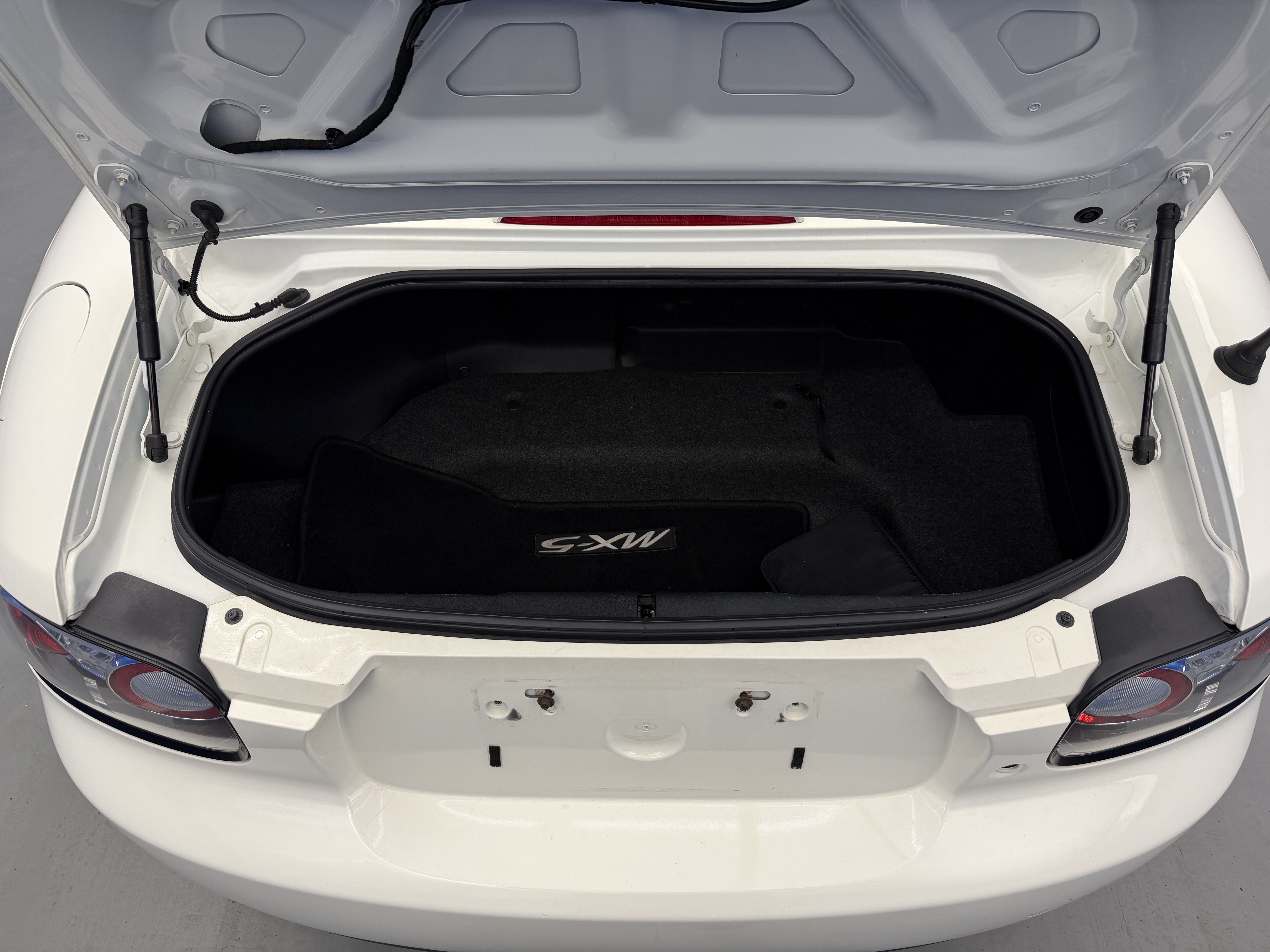 Used 2006 MAZDA MX-5 Miata Touring RWD image 21
