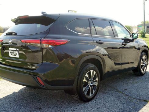 Used 2021 Toyota Highlander XLE image 22