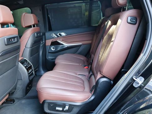Used 2021 BMW X7 M50i w/ Dynamic Handling Package AWD/4WD image 48