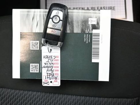 Used 2022 Ford Explorer XLT image 12