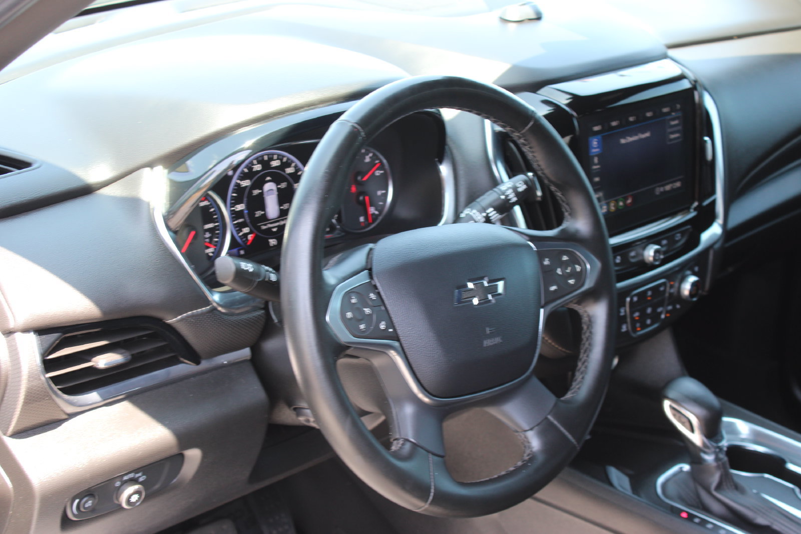 Used 2023 Chevrolet Traverse Premier w/ Redline Edition FWD image 10