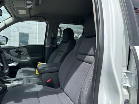 Certified 2023 Nissan Frontier SV w/ SV Convenience Package AWD/4WD image 12