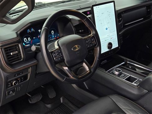 Used 2023 Ford Expedition Max Platinum image 10